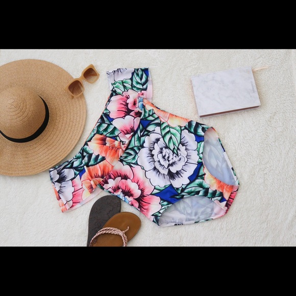 One piece off the shoulder island swimsuit - Picture 2 of 6